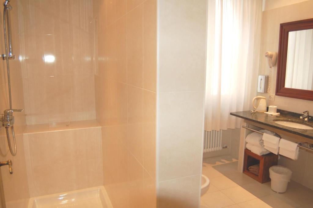 Astoria Hotel Italia Udine Phòng bức ảnh